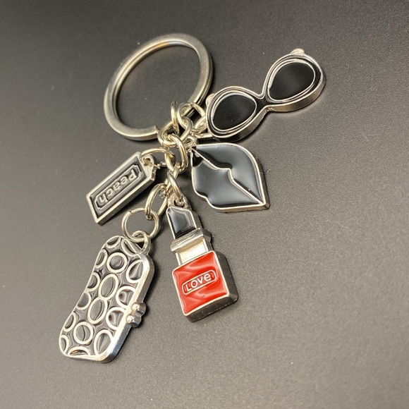 Trendy Keychain with Lipstick and Sunglasses Charms - Picture 4 of 4